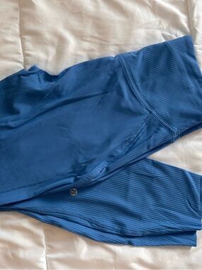Lululemon Base Pace High-Rise Ribbed Tight 25"
Blue Nile size 6